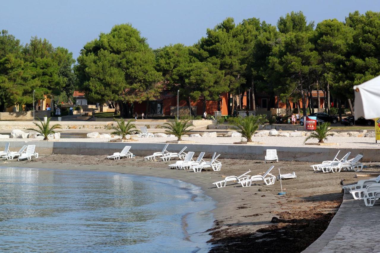 Apartments With A Parking Space Umag - 7094 Bagian luar foto