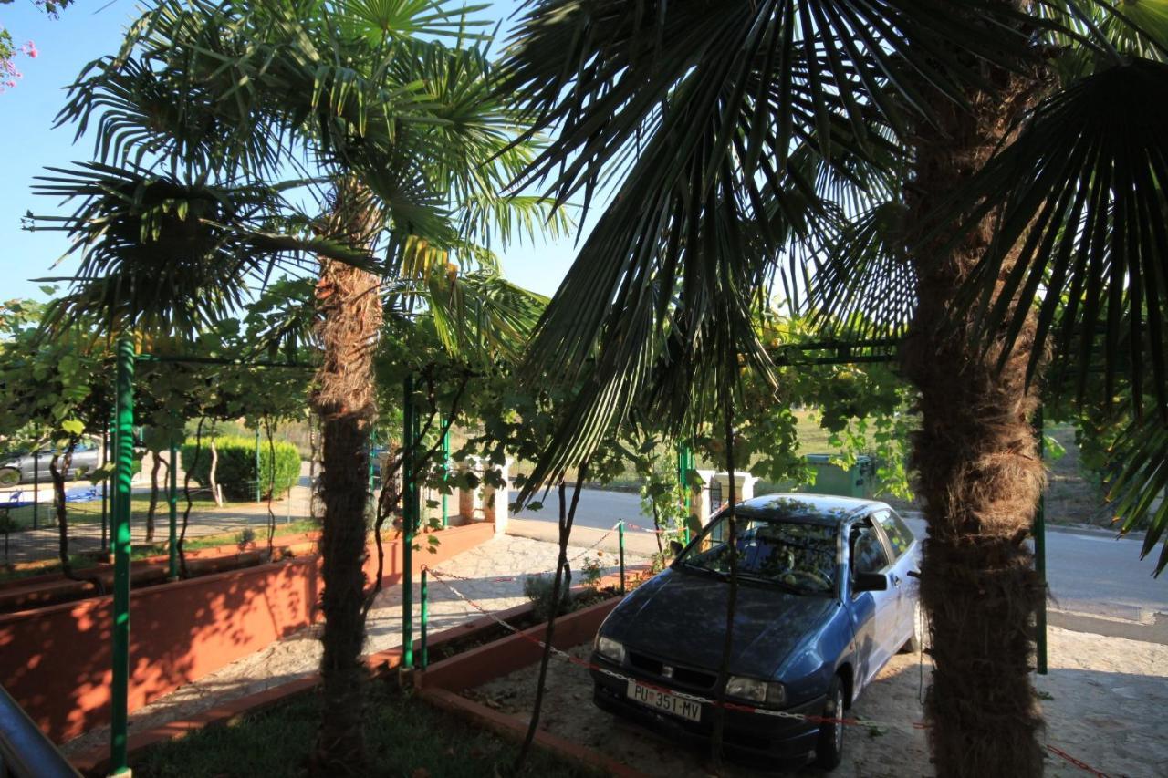 Apartments With A Parking Space Umag - 7094 Bagian luar foto