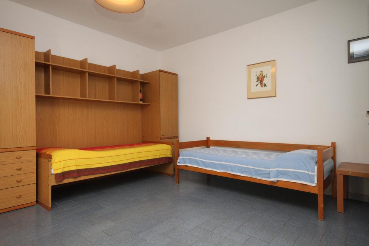 Apartments With A Parking Space Umag - 7094 Bagian luar foto